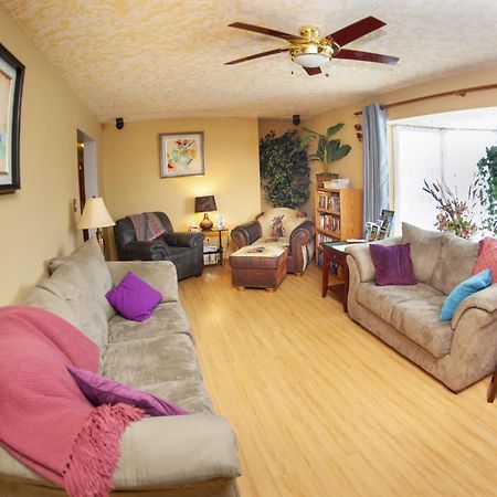 Tiga Bed And Breakfast เยลโลว์ไนฟ์ ภายนอก รูปภาพ