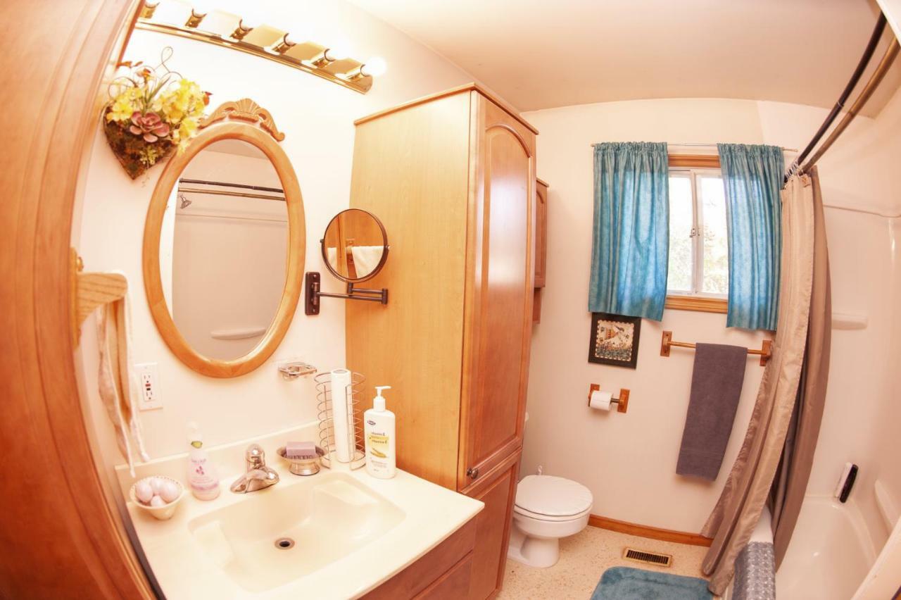 Tiga Bed And Breakfast เยลโลว์ไนฟ์ ภายนอก รูปภาพ