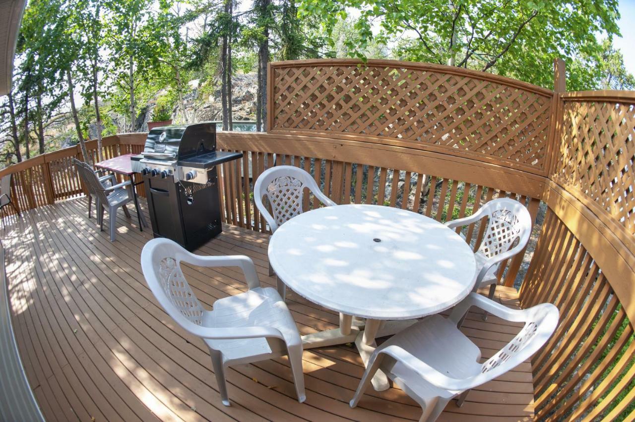 Tiga Bed And Breakfast เยลโลว์ไนฟ์ ภายนอก รูปภาพ