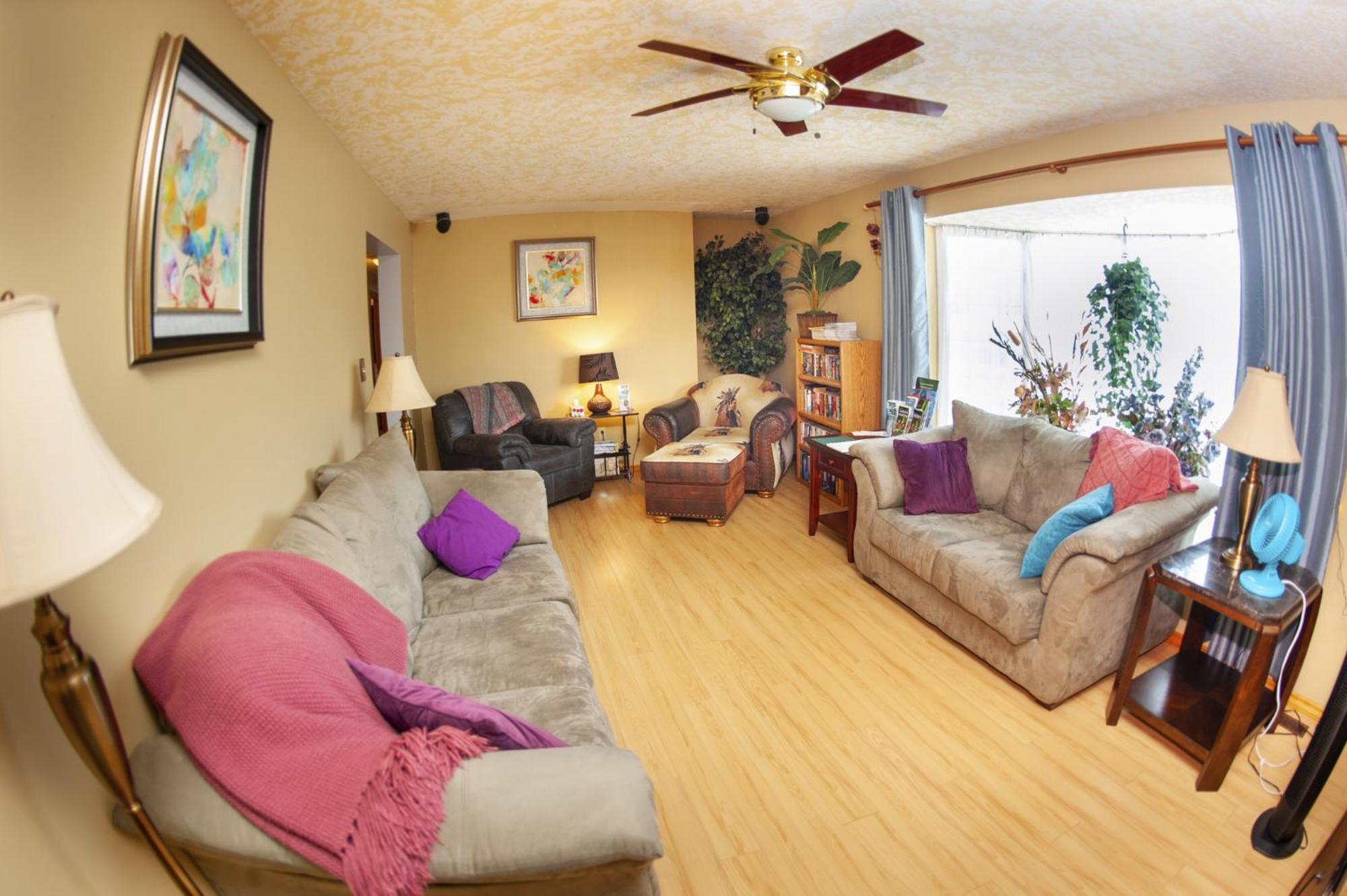 Tiga Bed And Breakfast เยลโลว์ไนฟ์ ภายนอก รูปภาพ