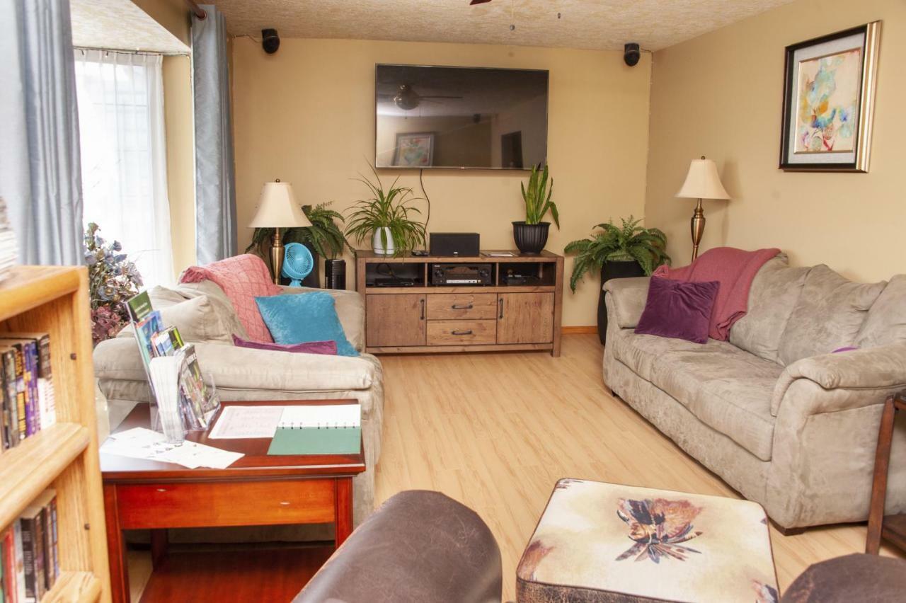 Tiga Bed And Breakfast เยลโลว์ไนฟ์ ภายนอก รูปภาพ