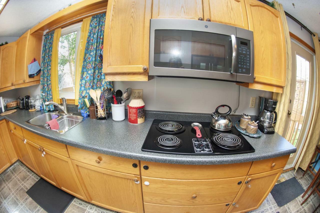 Tiga Bed And Breakfast เยลโลว์ไนฟ์ ภายนอก รูปภาพ