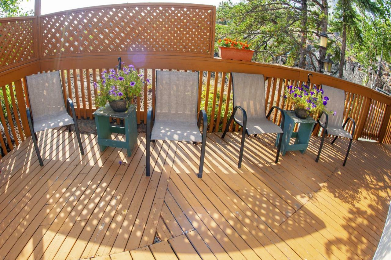 Tiga Bed And Breakfast เยลโลว์ไนฟ์ ภายนอก รูปภาพ